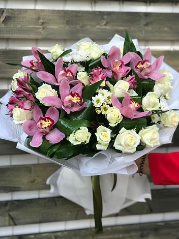 Букет цветов из: Розы и Хризантемы в Белоомуте