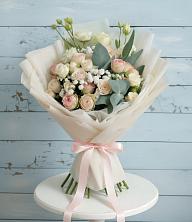 Букет цветов из:  Розы и Лизиантусы в Белоомуте