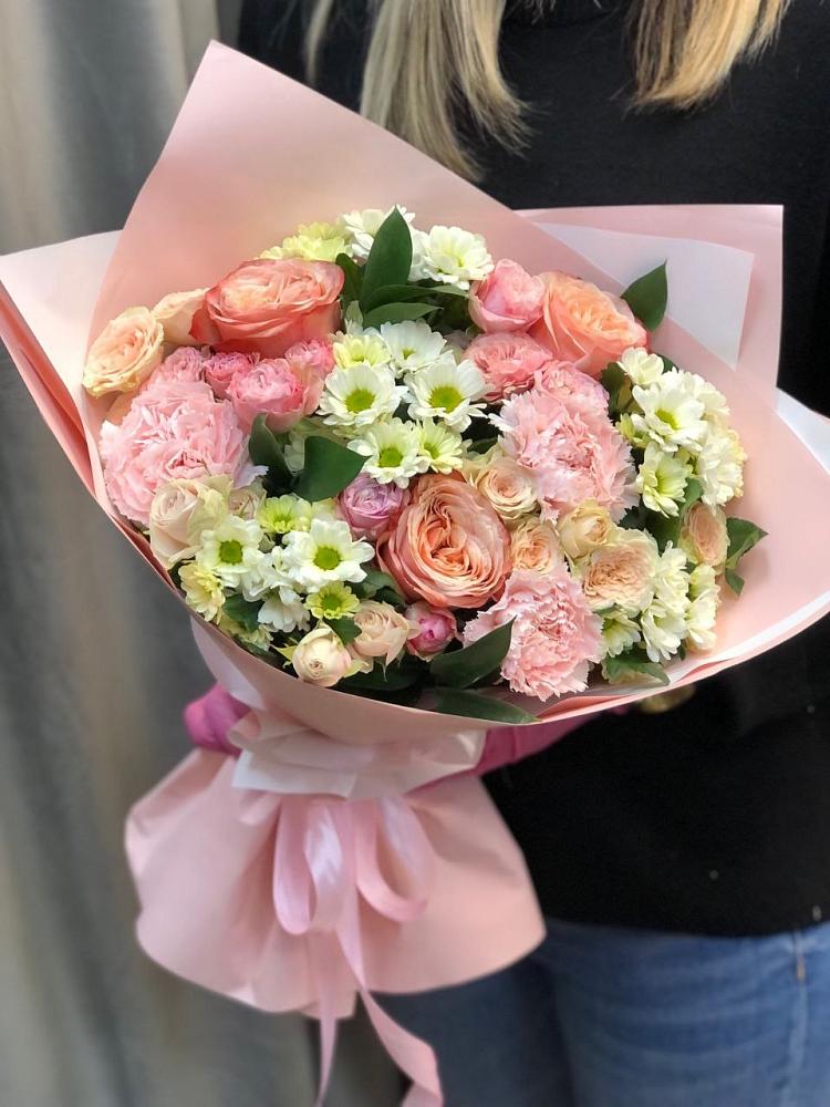 Букет нежные объятья в Белоомуте Букет цветов из: Гвоздики, Розы и Хризантемы в Белоомуте