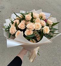 Букет Кремовые розы Латте в Белоомуте