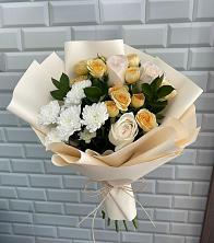 Букет цветочный вальс в Белоомуте Букет цветов из: Розы и Хризантемы в Белоомуте