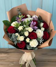Букет цветов из:  Розы и Альстромерии #REPLACE_PRED# Белоомуте
