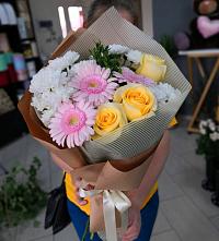 Букет цветов из:  Герберы, Розы и Хризантемы в Белоомуте