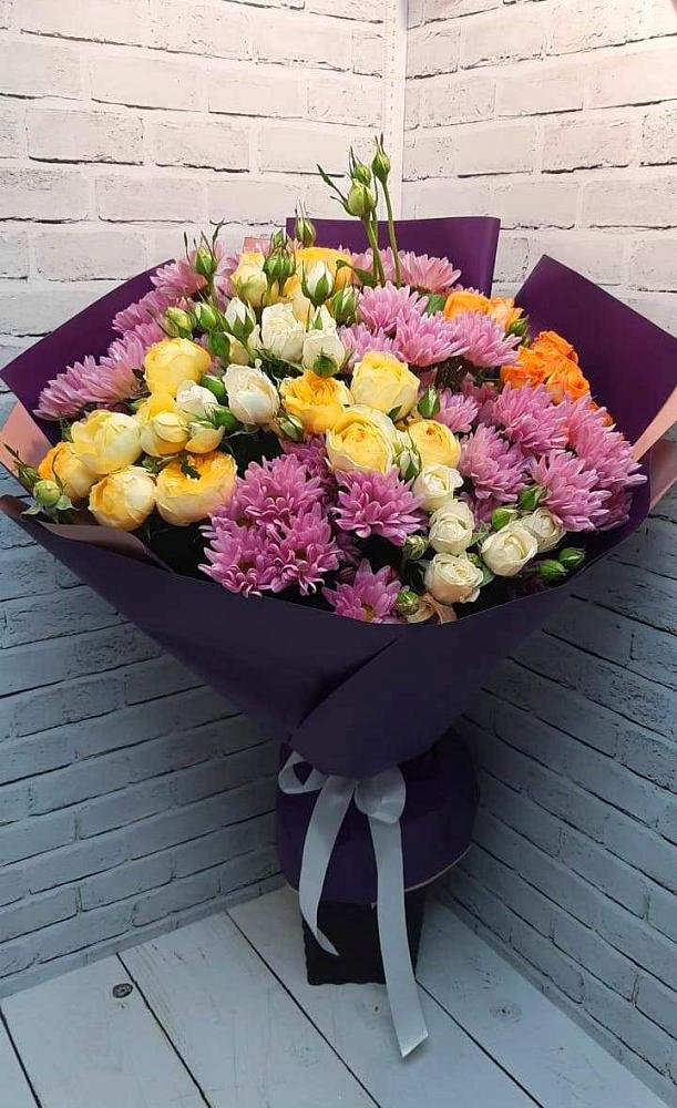 Букет цветов из: Хризантемы и Розы в Белоомуте