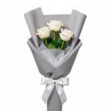 Букет 3 белые розы в Белоомуте Букет 3 белые розы в Белоомуте