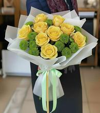 Букет сочно-зеленый в Белоомуте Букет цветов из:  Хризантемы и Розы в Белоомуте