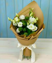 Букет цветов из:  Хризантемы и Лизиантусы в Белоомуте