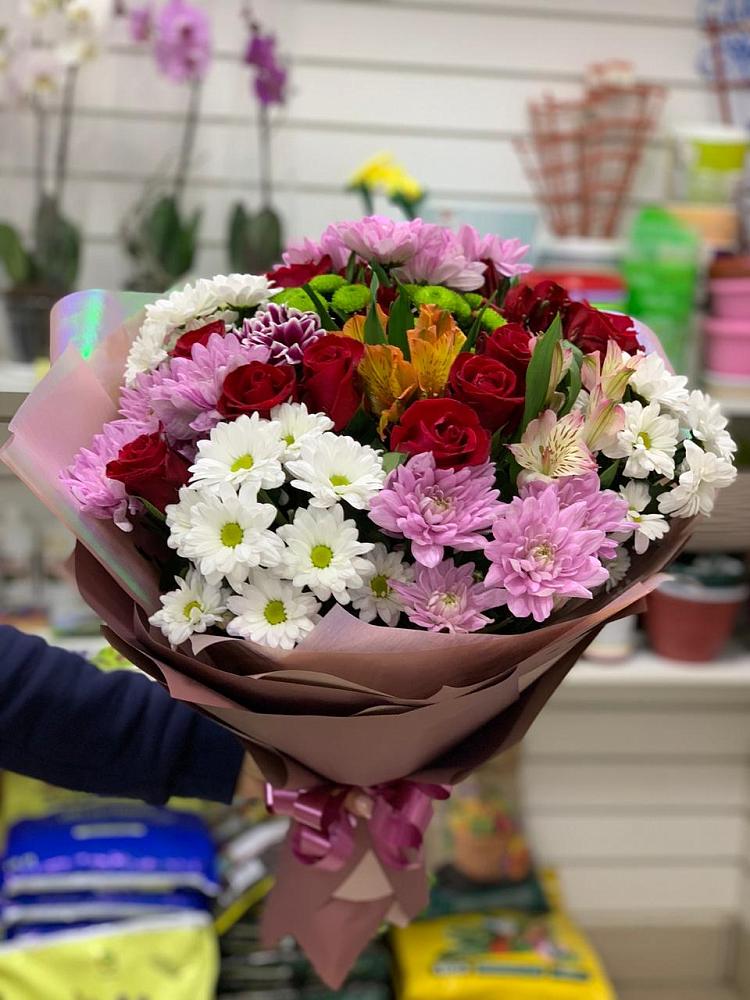 Букет салют цветов в Белоомуте Букет цветов из: Розы, Хризантемы и Альстромерии в Белоомуте