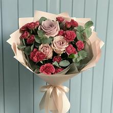 Букет цветов из:  Гвоздики и Розы в Белоомуте
