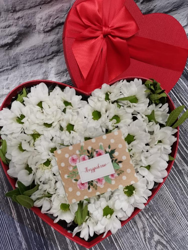 Композиция сплетение судьбы в Белоомуте Цветочная композиция из Хризантемы в виде сердца в Белоомуте