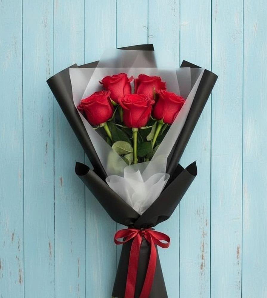 Букет в ритме города в Белоомуте Букет цветов из: Розы в Белоомуте