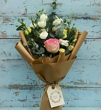 Букет нежный привет в Белоомуте Букет цветов из: Розы и Лизиантусы в Белоомуте