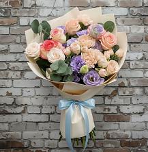 Букет Феерия в Белоомуте Букет цветов из: Розы, Лизиантусы и Гвоздики в Белоомуте