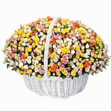 Премиум корзина Кустовых Роз в Белоомуте Премиум букет из: Розы в Белоомуте